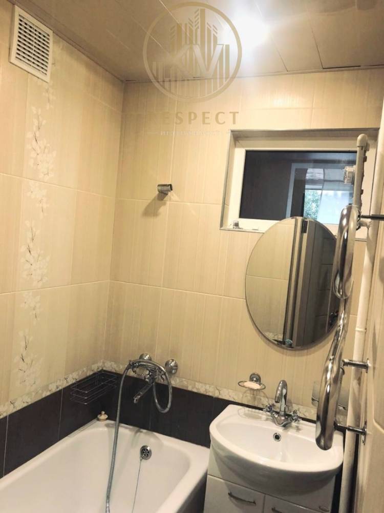 1000480218