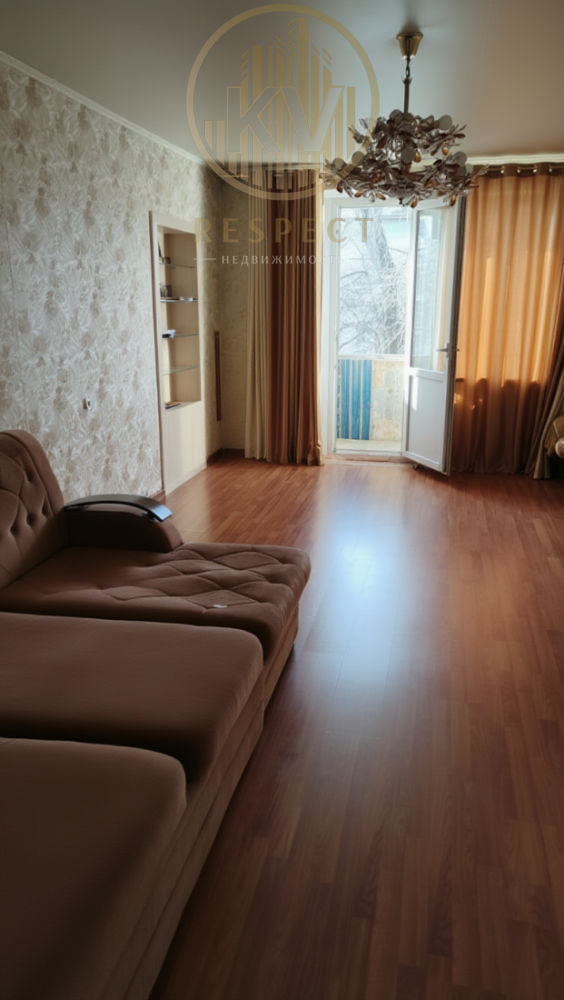 a_убери_все_с_дивана_и