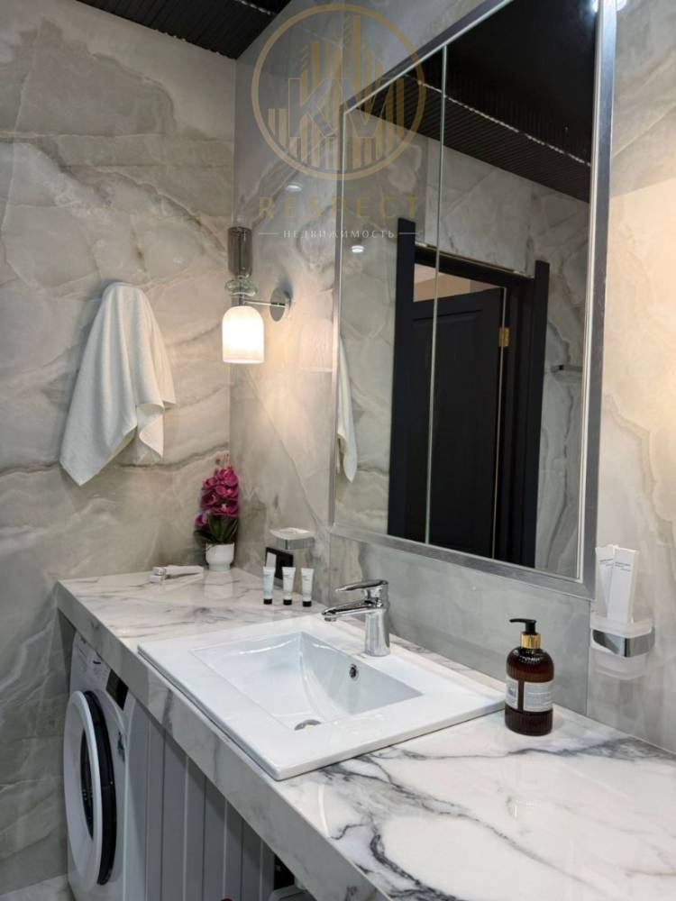 photo_5226865446097720215_y