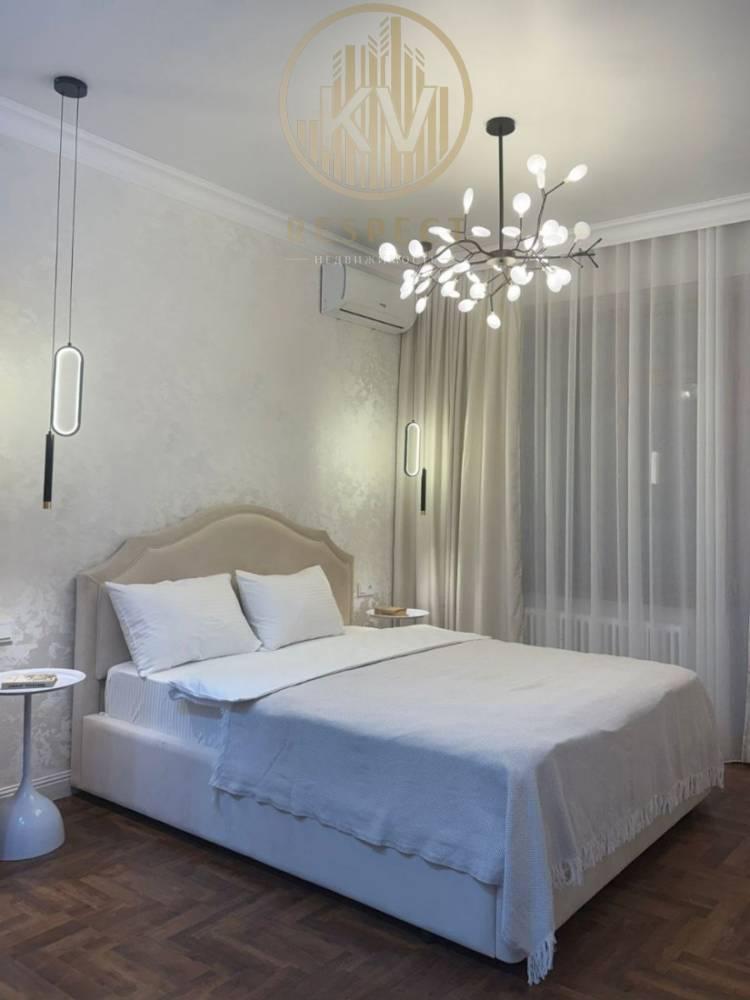 photo_5226865446097720236_y