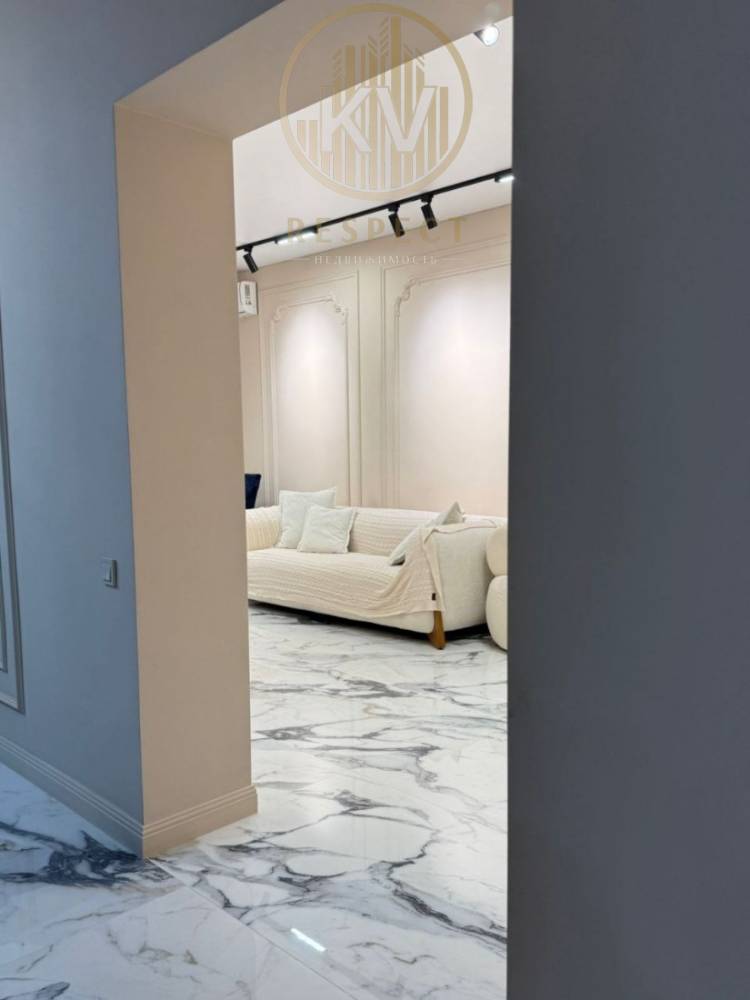 photo_5226865446097720212_y