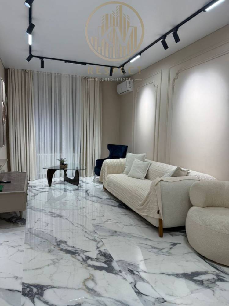 photo_5226865446097720211_y