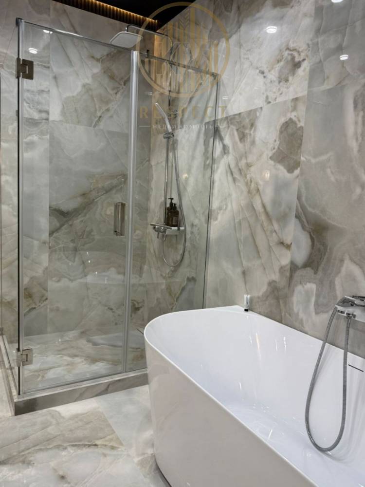 photo_5226865446097720220_y