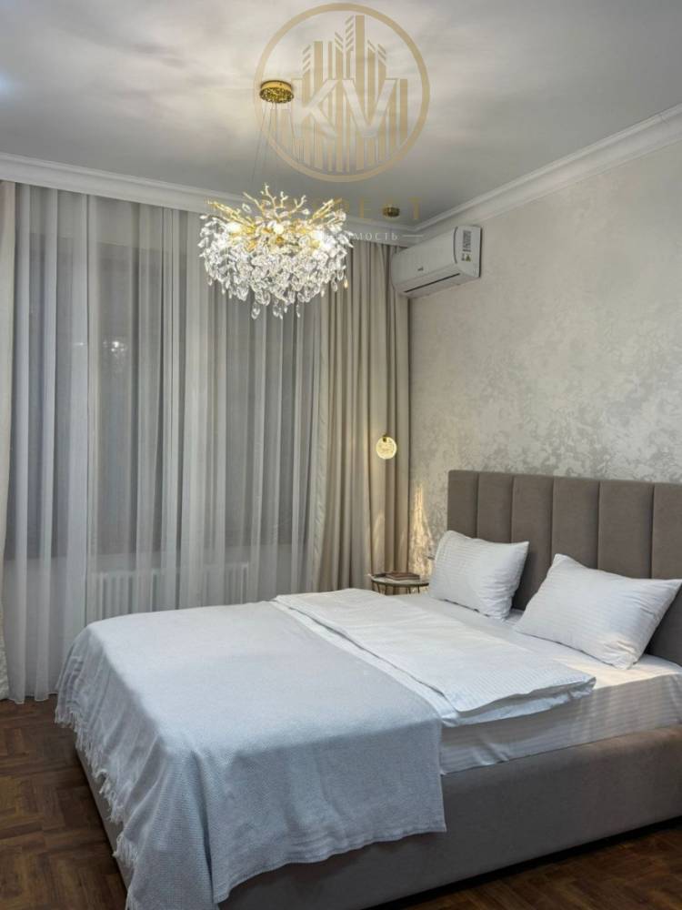 photo_5226865446097720232_y