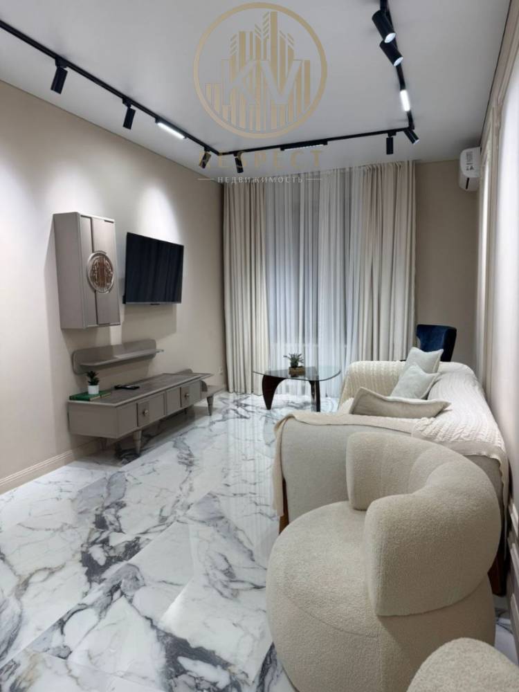 photo_5226865446097720208_y