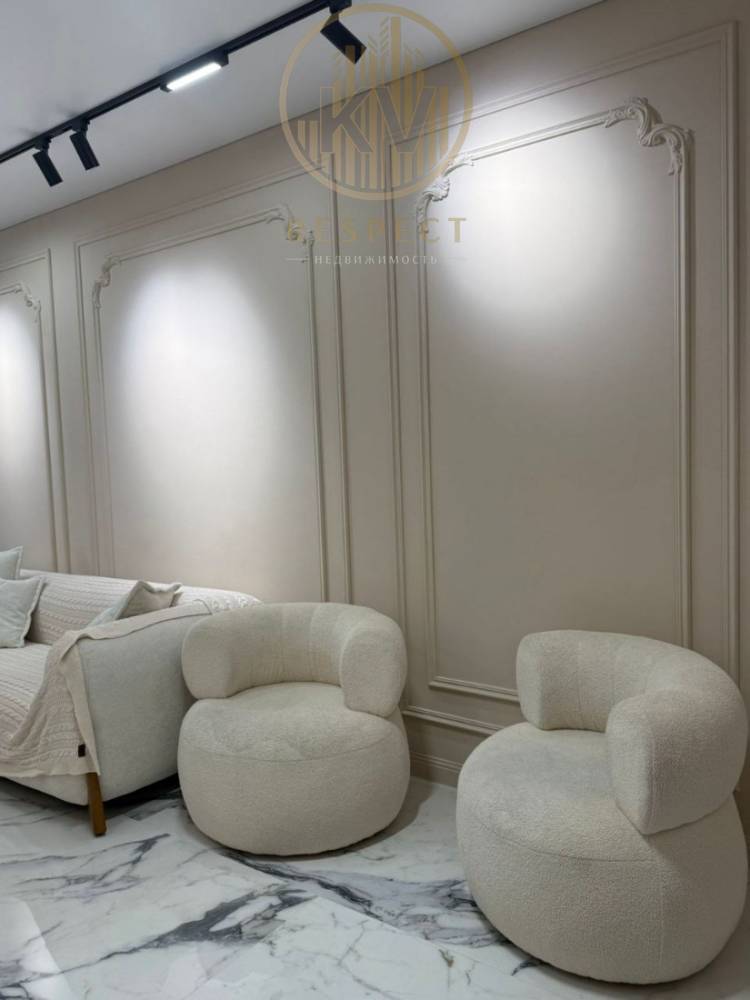 photo_5226865446097720210_y