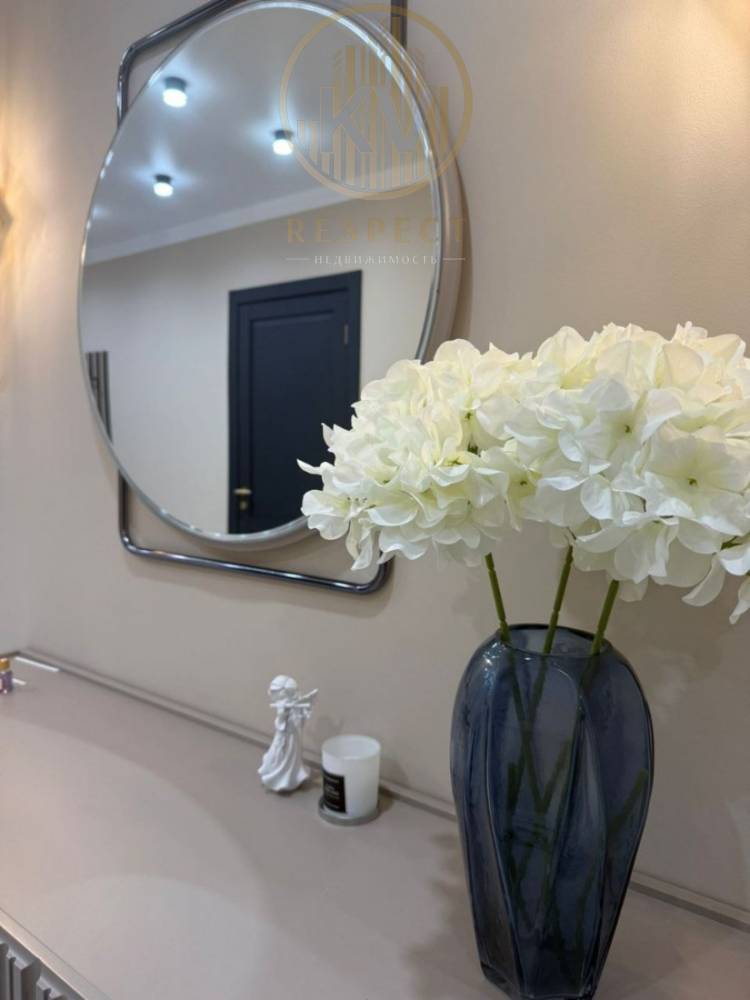 photo_5226865446097720238_y