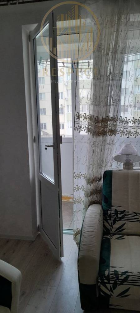 photo_5276037852359760039_y