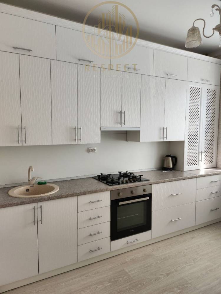 photo_5289763068894189532_y