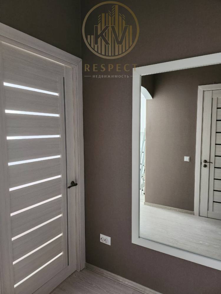 photo_5289763068894189547_y