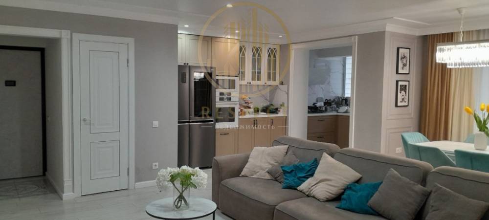 photo_5294079858919020965_y