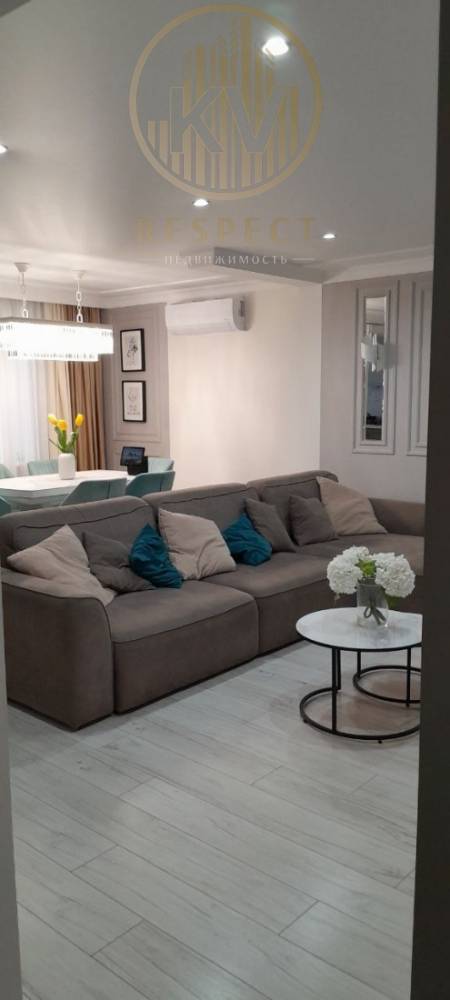 photo_5294079858919020979_y