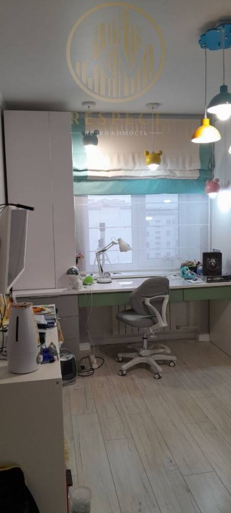 photo_5294079858919020955_y