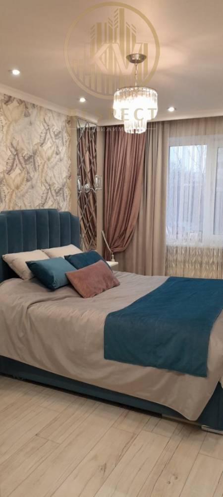 photo_5294079858919020961_y