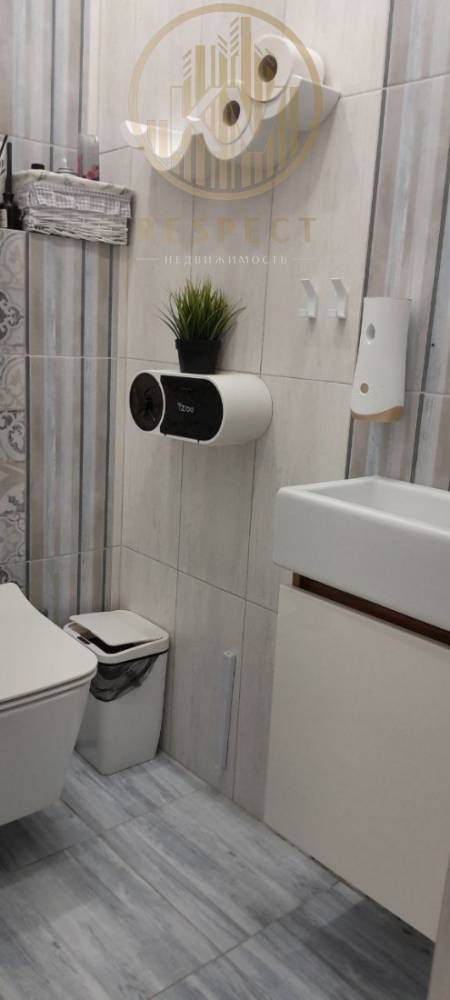 photo_5294079858919020951_y