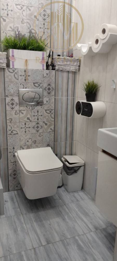 photo_5294079858919020952_y