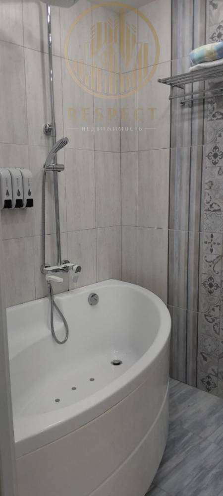 photo_5294079858919020954_y