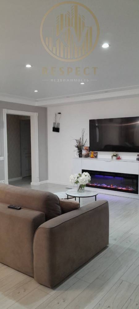 photo_5294079858919020975_y