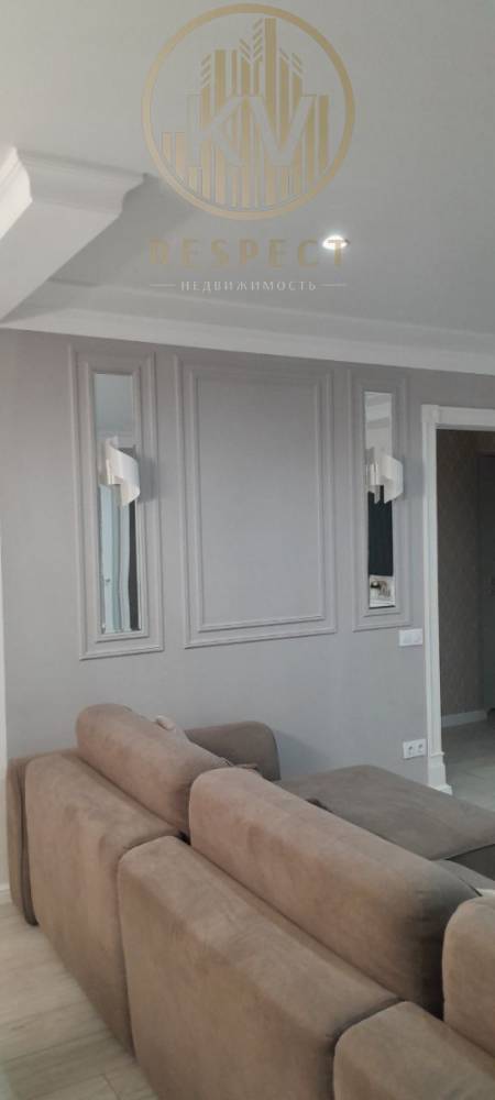 photo_5294079858919020973_y