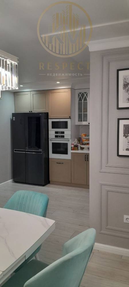 photo_5294079858919020972_y