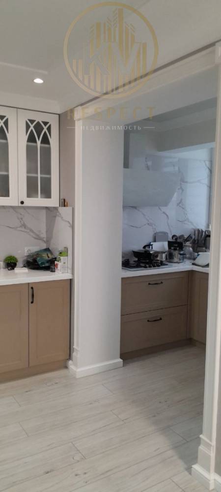 photo_5294079858919020969_y