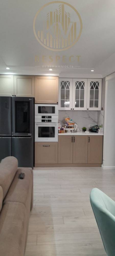 photo_5294079858919020971_y